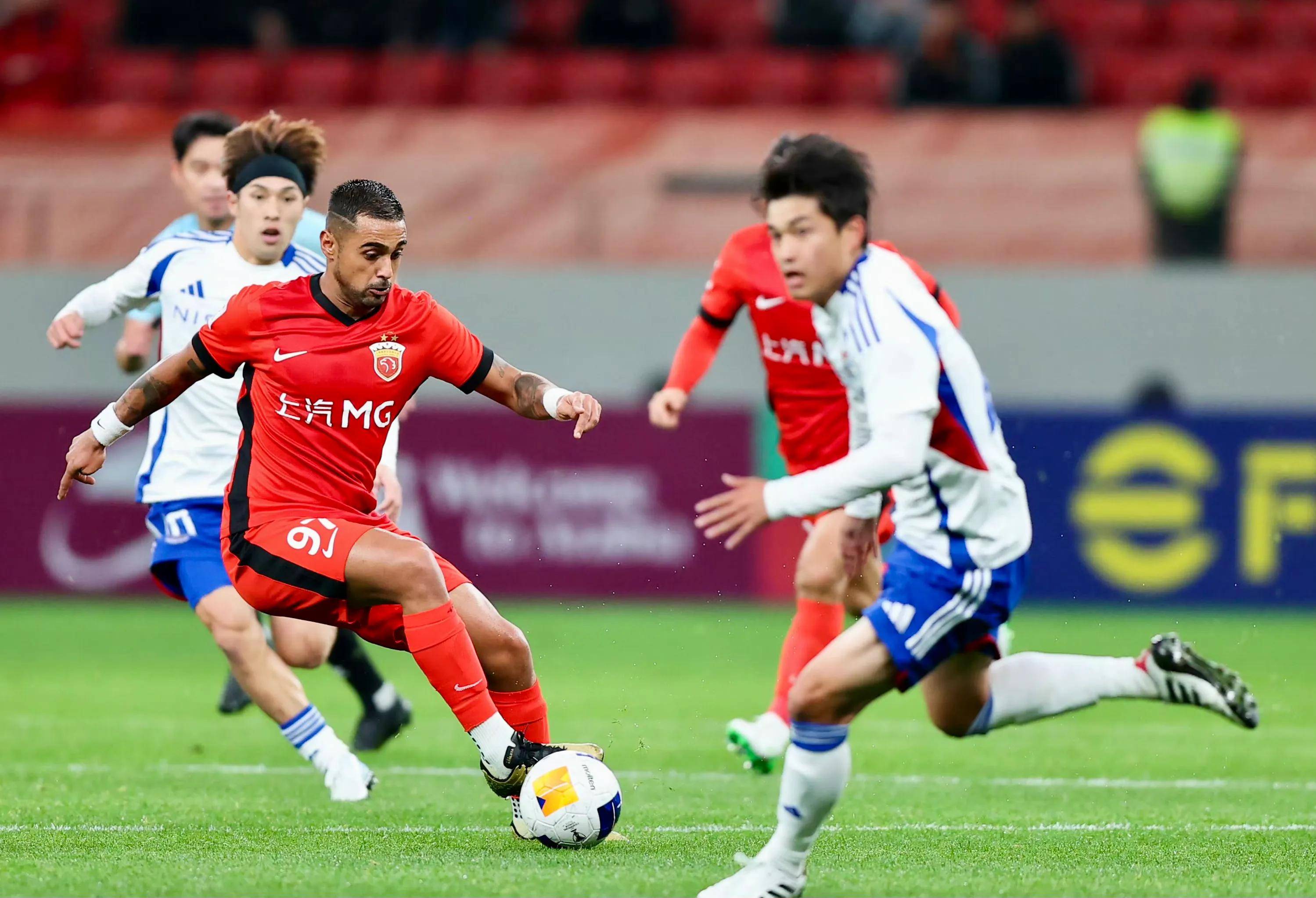 爱游戏app-关于加时末段上海海港调整名单以备亚冠；官宣签约环节打磨；话题不断；赛季目标并未改变的信息